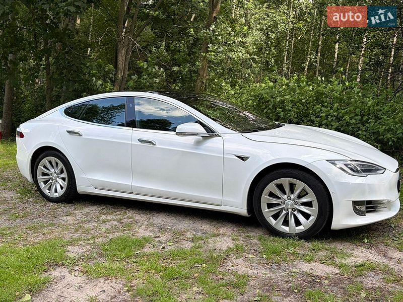 Лифтбек Tesla Model S 2018 в Киеве