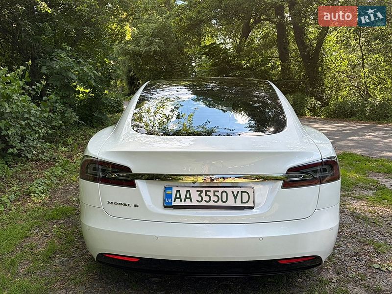 Лифтбек Tesla Model S 2018 в Киеве