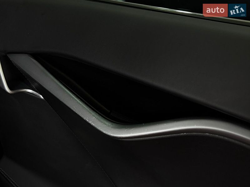 Лифтбек Tesla Model S 2018 в Киеве