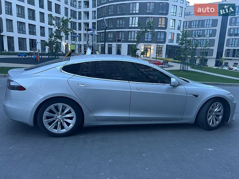 Лифтбек Tesla Model S 2016 в Львове