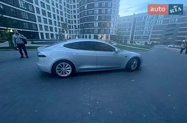 Лифтбек Tesla Model S 2016 в Львове