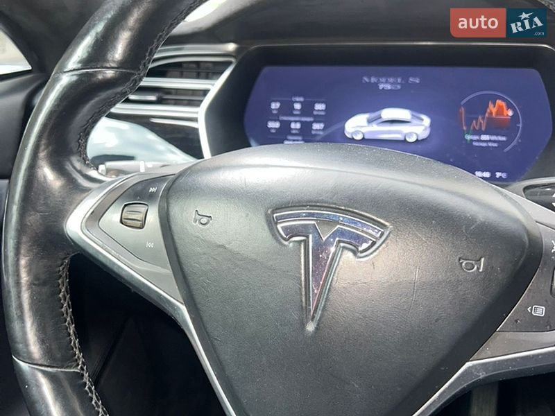 Лифтбек Tesla Model S 2016 в Львове