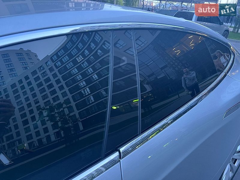 Лифтбек Tesla Model S 2016 в Львове