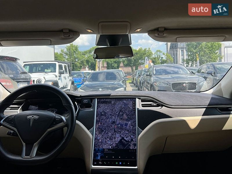 Лифтбек Tesla Model S 2017 в Ивано-Франковске
