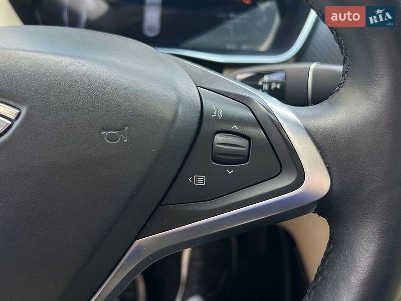 Лифтбек Tesla Model S 2017 в Ивано-Франковске