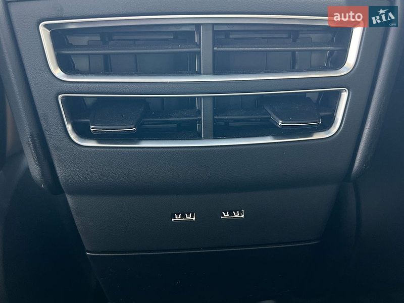 Лифтбек Tesla Model S 2017 в Ивано-Франковске