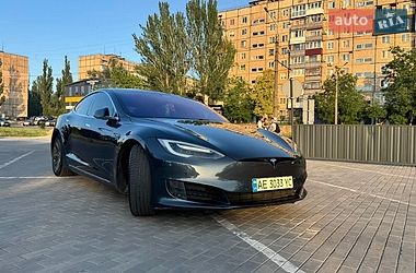 Лифтбек Tesla Model S 2017 в Кривом Роге