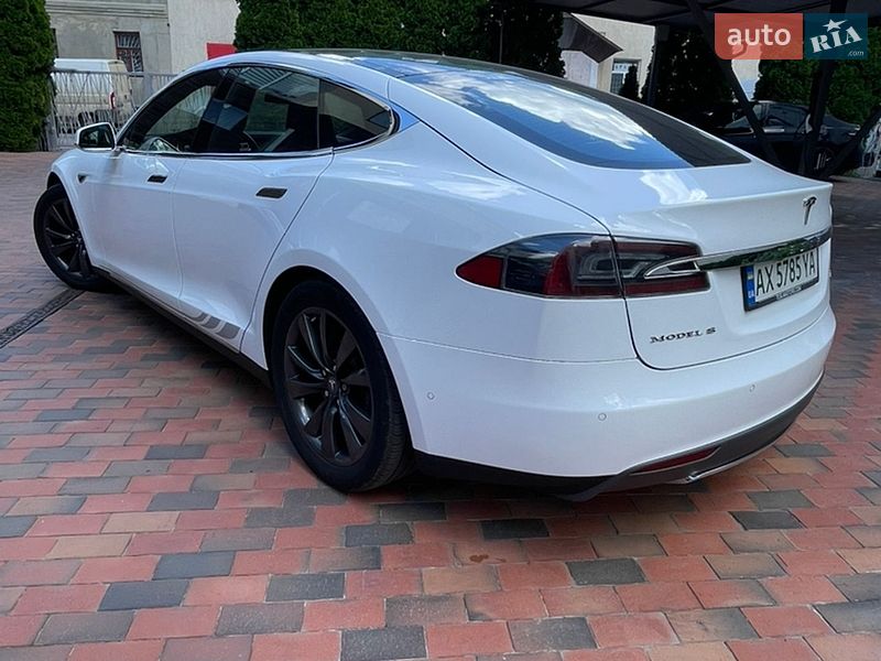 Ліфтбек Tesla Model S 2016 в Харкові