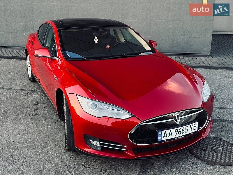 Лифтбек Tesla Model S 2014 в Киеве