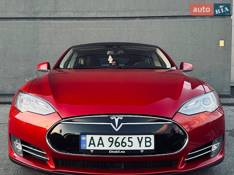 Лифтбек Tesla Model S 2014 в Киеве