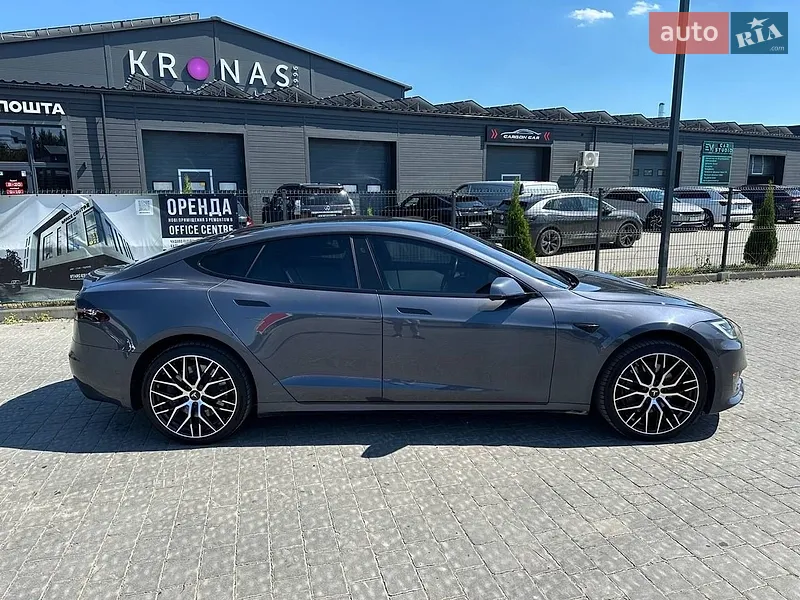 Tesla Model S 2020