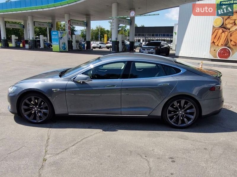 Лифтбек Tesla Model S 2014 в Кременчуге