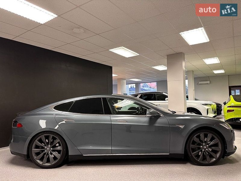 Лифтбек Tesla Model S 2014 в Кременчуге