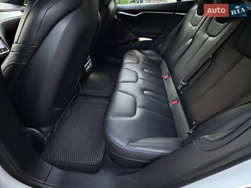 Лифтбек Tesla Model S 2016 в Хмельницком