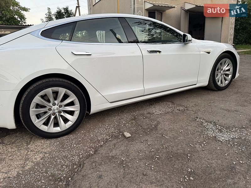 Лифтбек Tesla Model S 2016 в Хмельницком