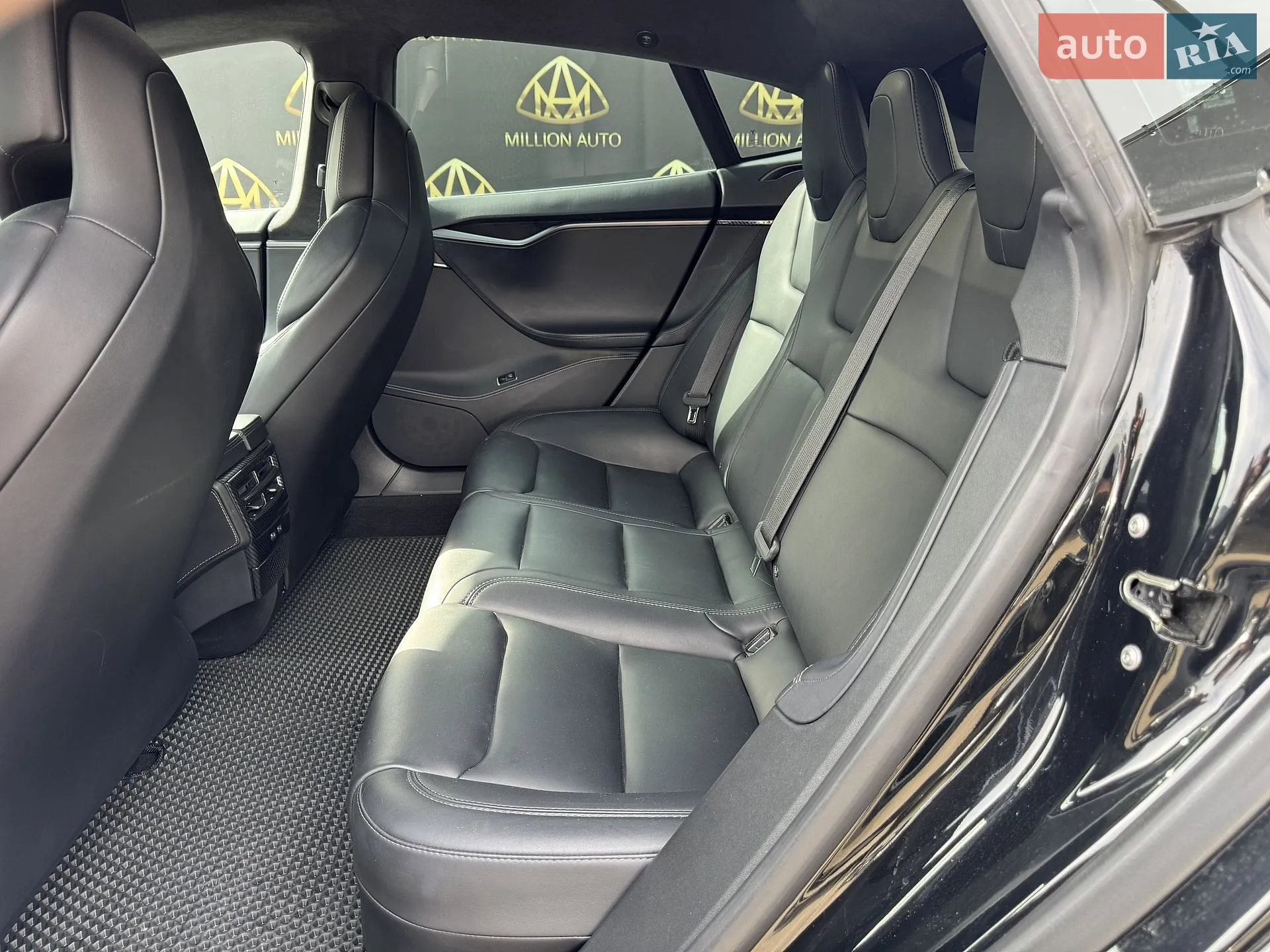 Tesla Model S 2019 VIN 5YJSA1E28KF305174 фото оголошення 11 з 29