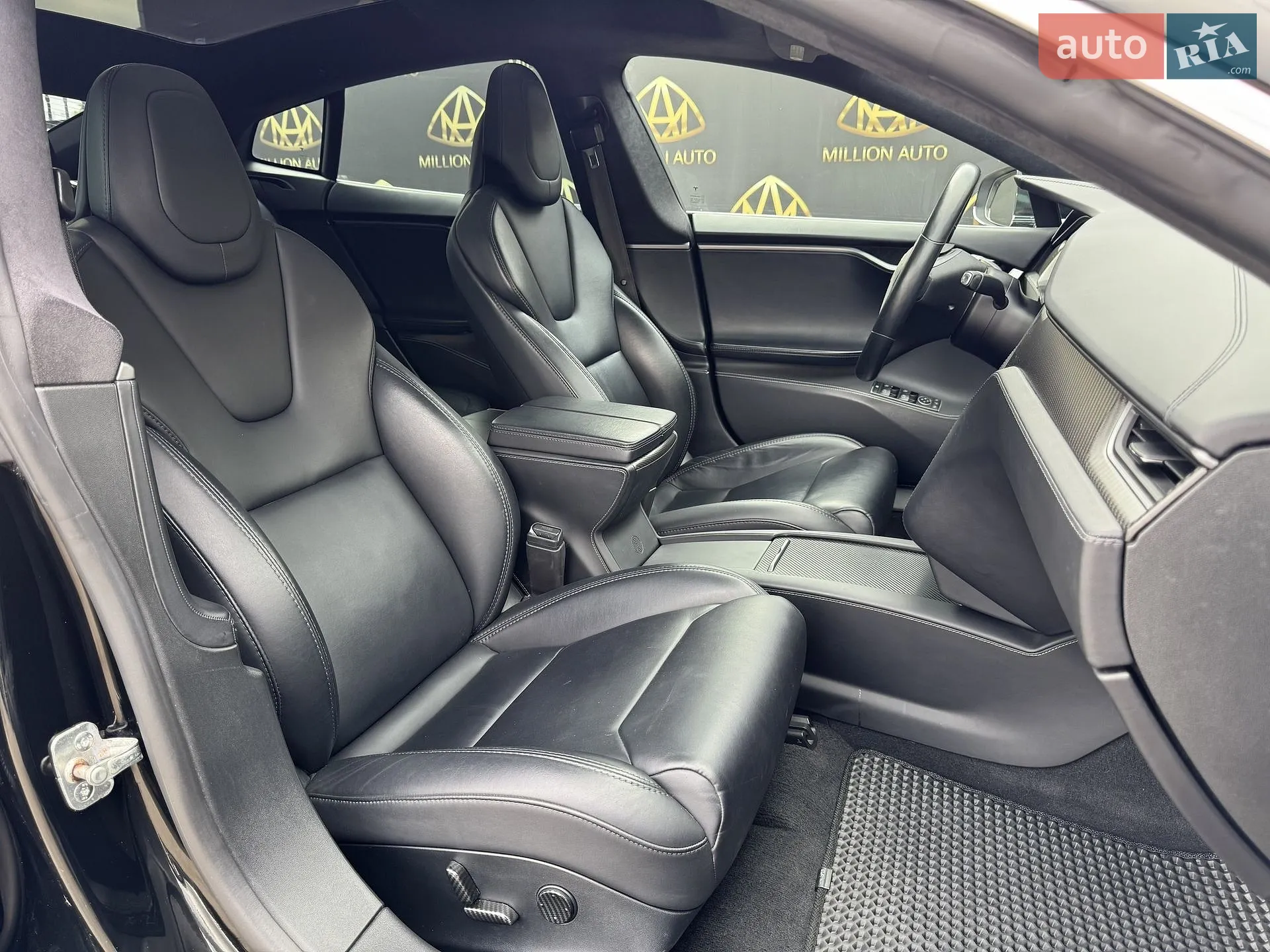 Tesla Model S 2019 VIN 5YJSA1E28KF305174 фото оголошення 13 з 29
