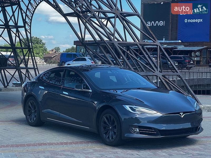Tesla Model S 2018
