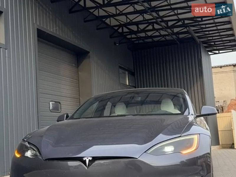 Tesla Model S 2023