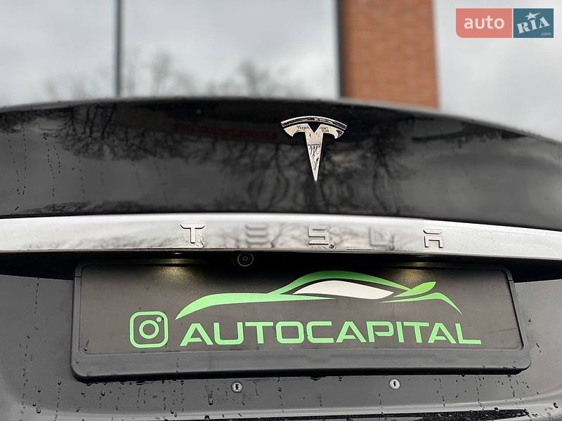 Лифтбек Tesla Model S 2019 в Киеве