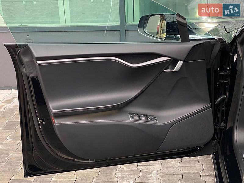 Лифтбек Tesla Model S 2019 в Киеве
