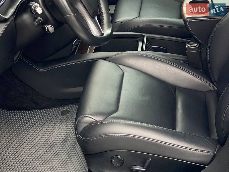 Лифтбек Tesla Model S 2019 в Киеве