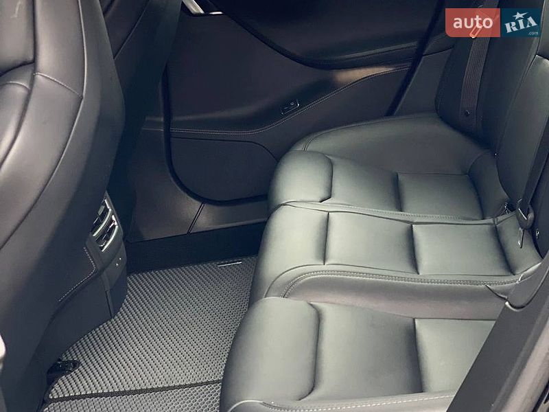 Лифтбек Tesla Model S 2019 в Киеве
