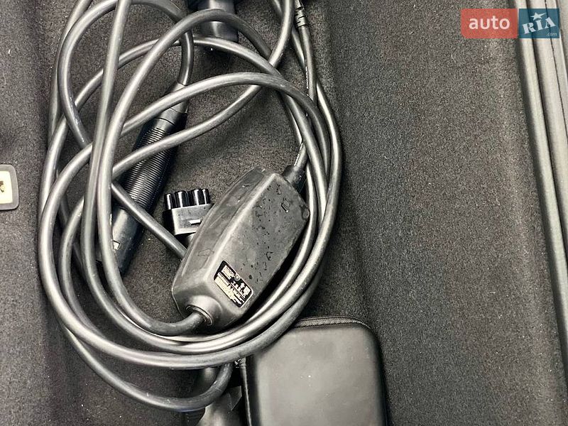 Лифтбек Tesla Model S 2019 в Киеве