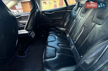 Лифтбек Tesla Model S 2014 в Млинове