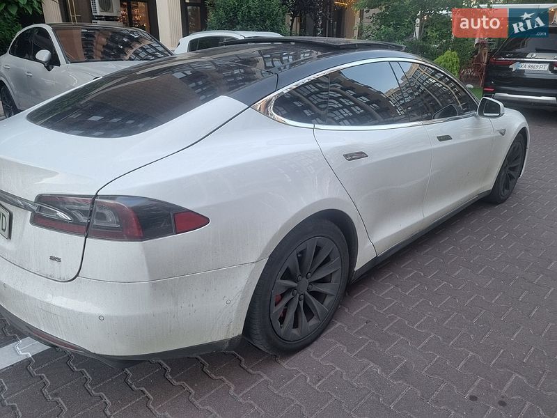 Ліфтбек Tesla Model S 2013 в Києві