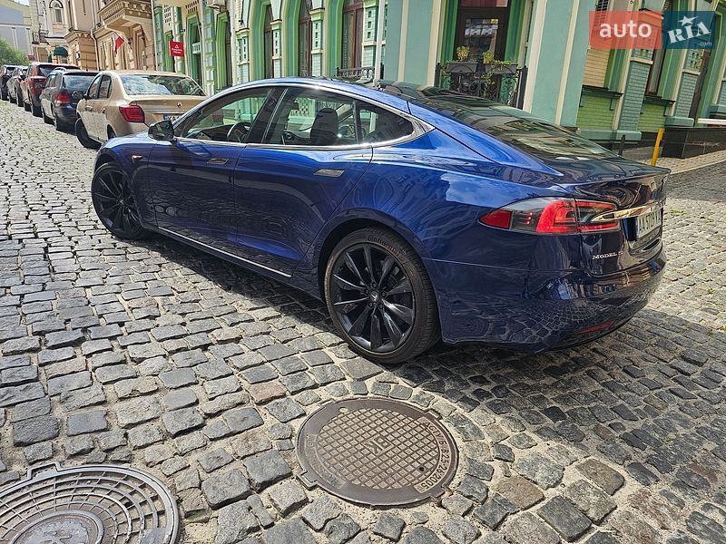 Лифтбек Tesla Model S 2017 в Киеве