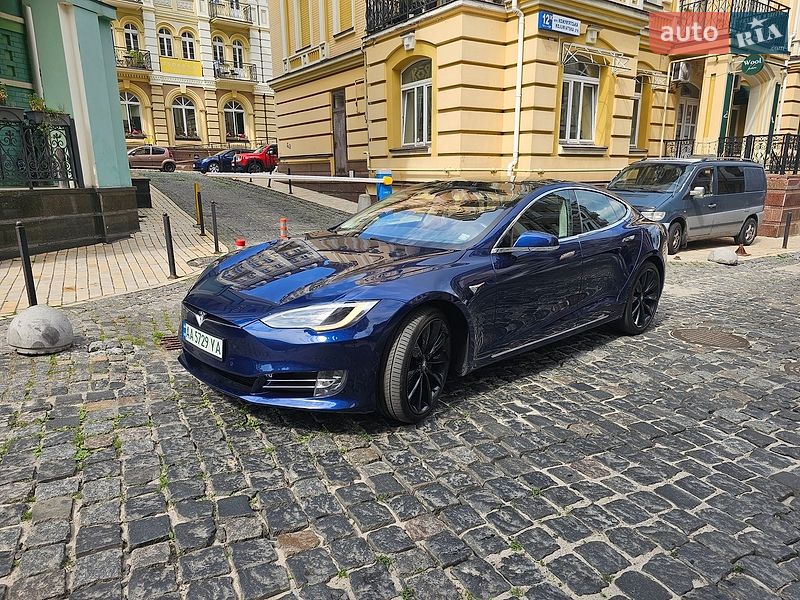 Лифтбек Tesla Model S 2017 в Киеве