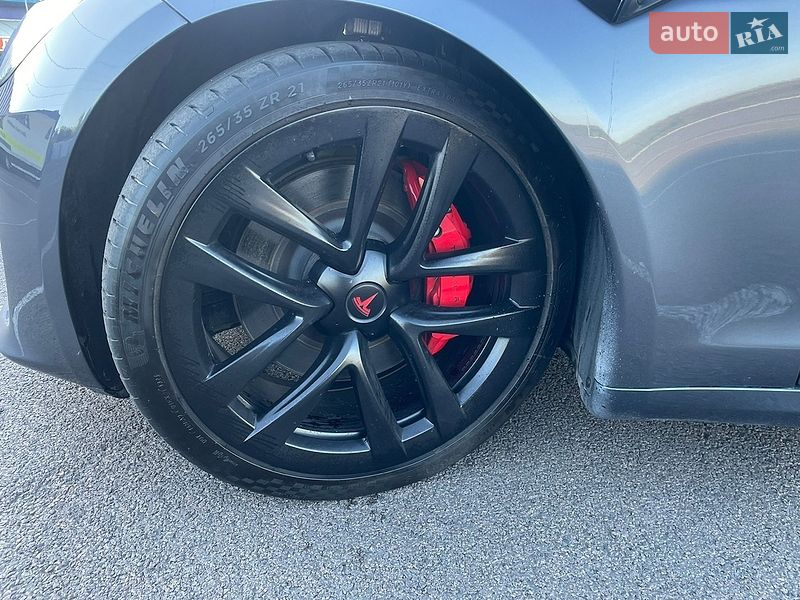 Лифтбек Tesla Model S 2023 в Ровно
