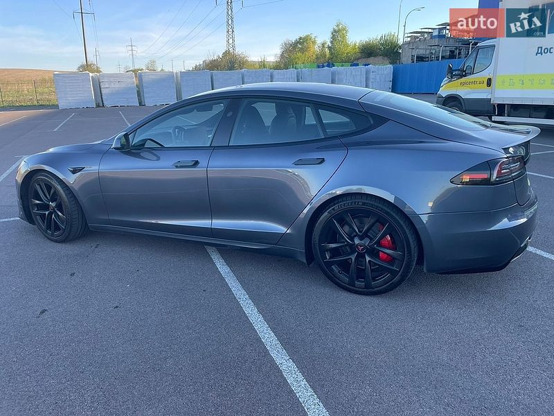 Лифтбек Tesla Model S 2023 в Ровно
