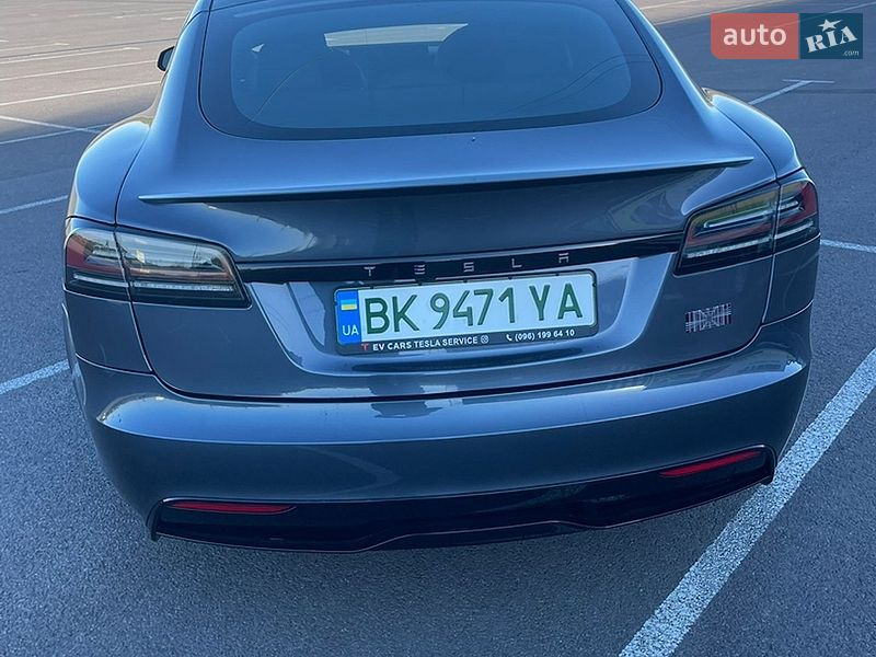 Лифтбек Tesla Model S 2023 в Ровно