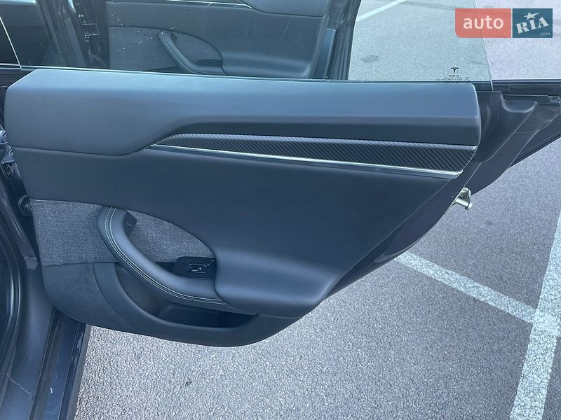 Лифтбек Tesla Model S 2023 в Ровно