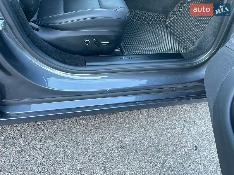Лифтбек Tesla Model S 2023 в Ровно