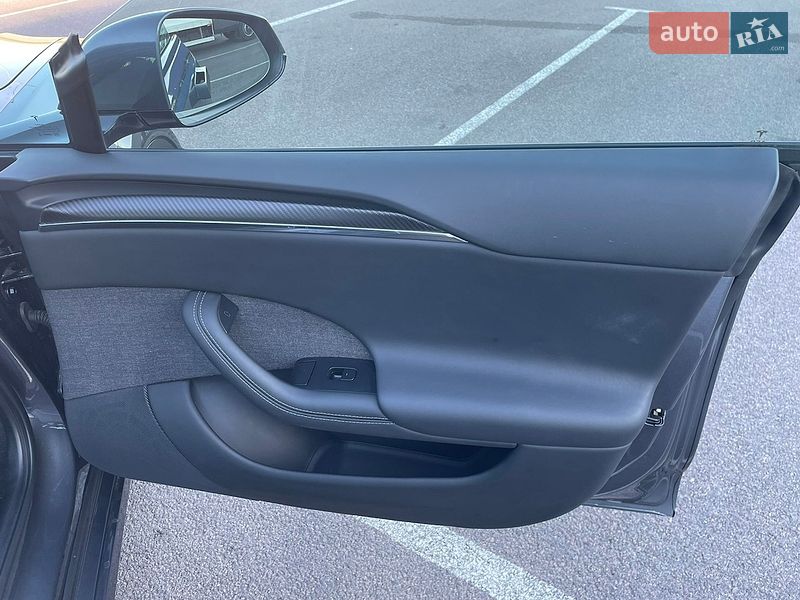 Лифтбек Tesla Model S 2023 в Ровно