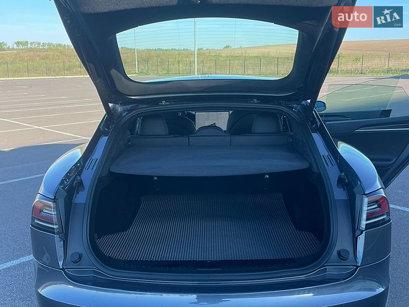 Лифтбек Tesla Model S 2023 в Ровно