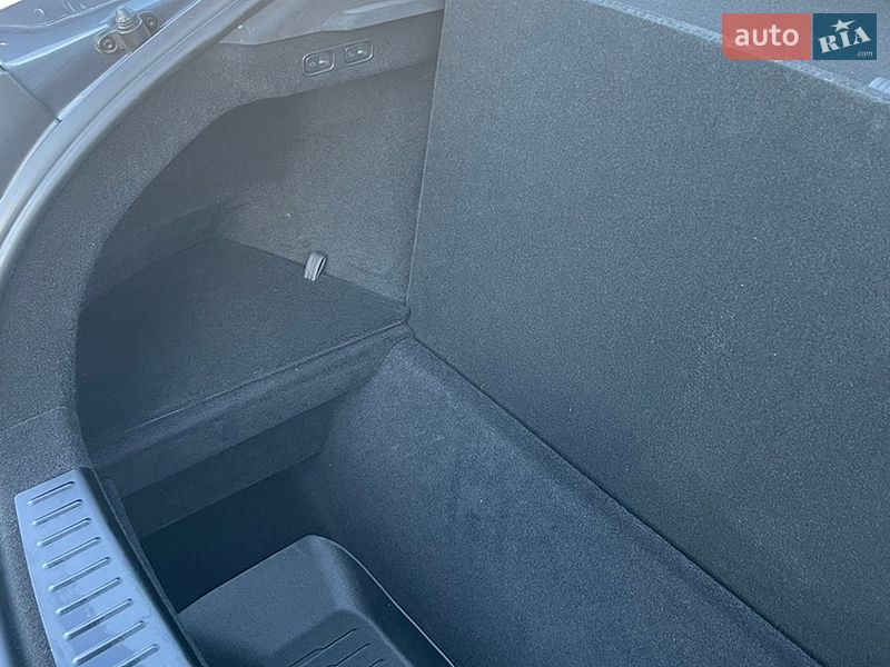Лифтбек Tesla Model S 2023 в Ровно