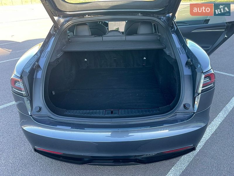 Лифтбек Tesla Model S 2023 в Ровно