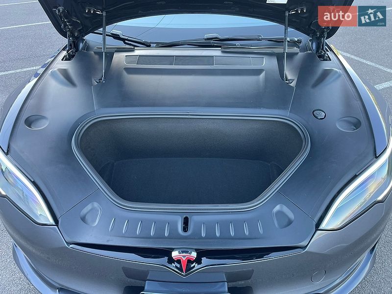 Лифтбек Tesla Model S 2023 в Ровно