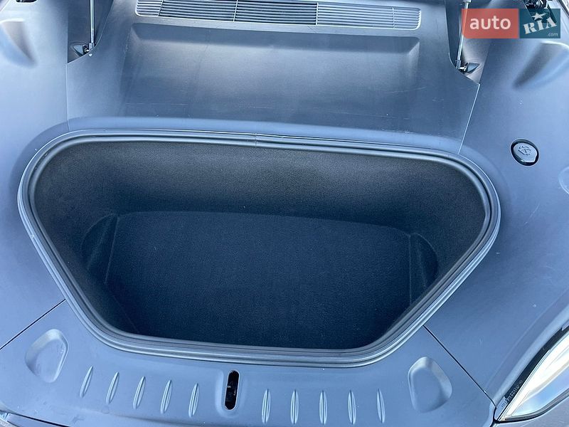 Лифтбек Tesla Model S 2023 в Ровно