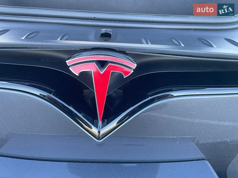 Лифтбек Tesla Model S 2023 в Ровно