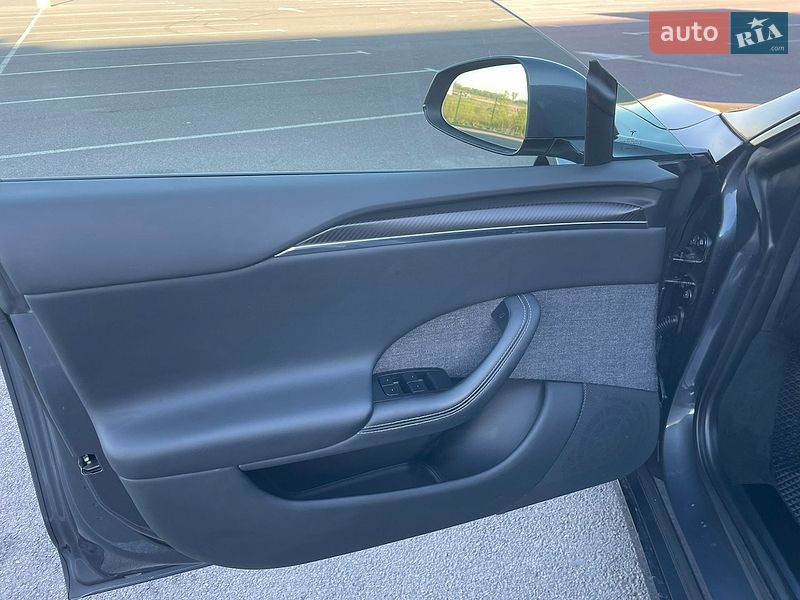 Лифтбек Tesla Model S 2023 в Ровно