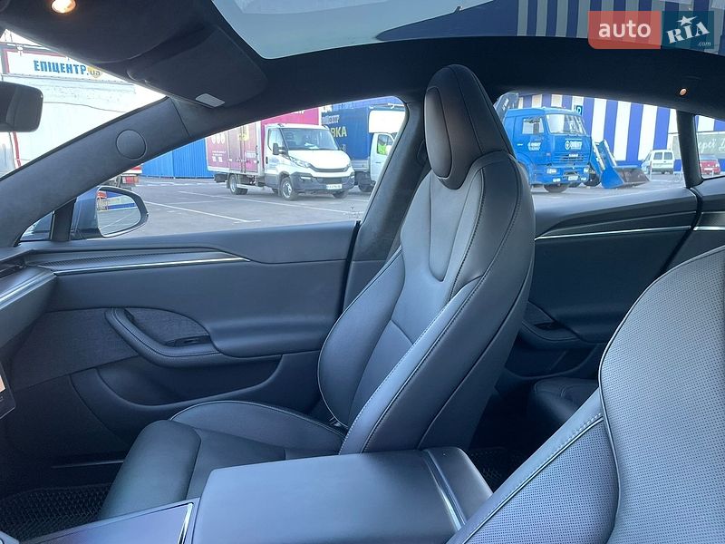 Лифтбек Tesla Model S 2023 в Ровно