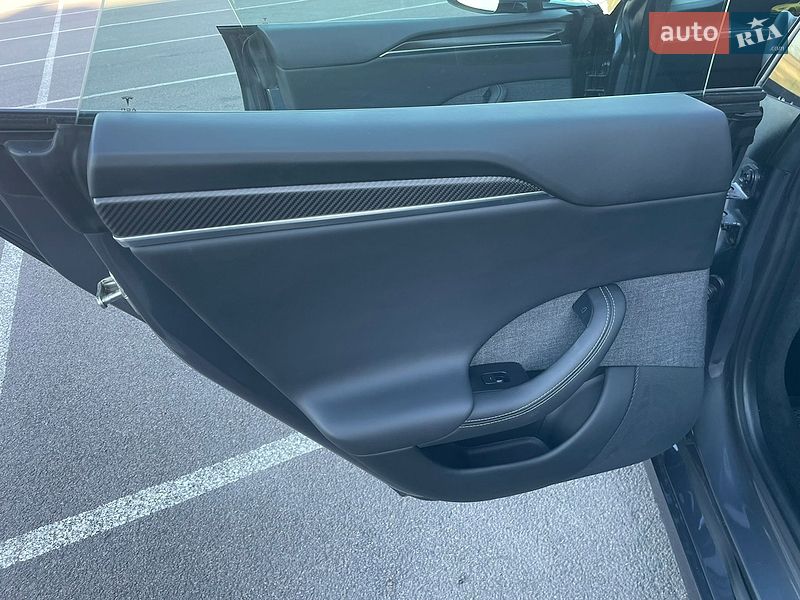 Лифтбек Tesla Model S 2023 в Ровно