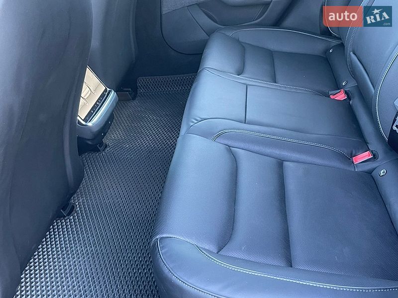 Лифтбек Tesla Model S 2023 в Ровно