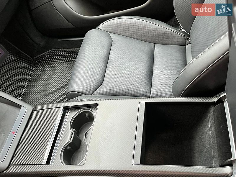 Лифтбек Tesla Model S 2023 в Ровно