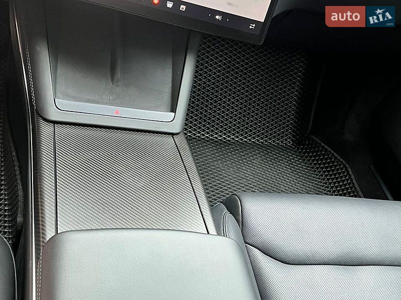 Лифтбек Tesla Model S 2023 в Ровно